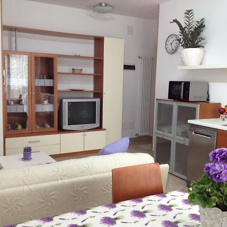 Aloe Beach Apartments, Ombrellone, Parcheggio E Uso Di Biciclette Gratis Rimini Buitenkant foto